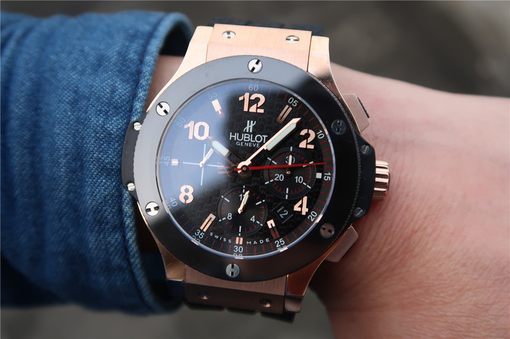 Replica Hublot Rose Gold Watch Wrist Shot 2